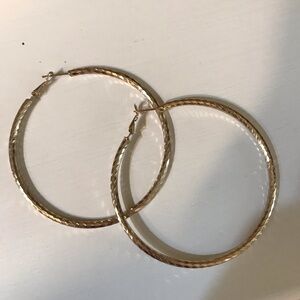 💍Large Gold Tone Hoop Earrings
